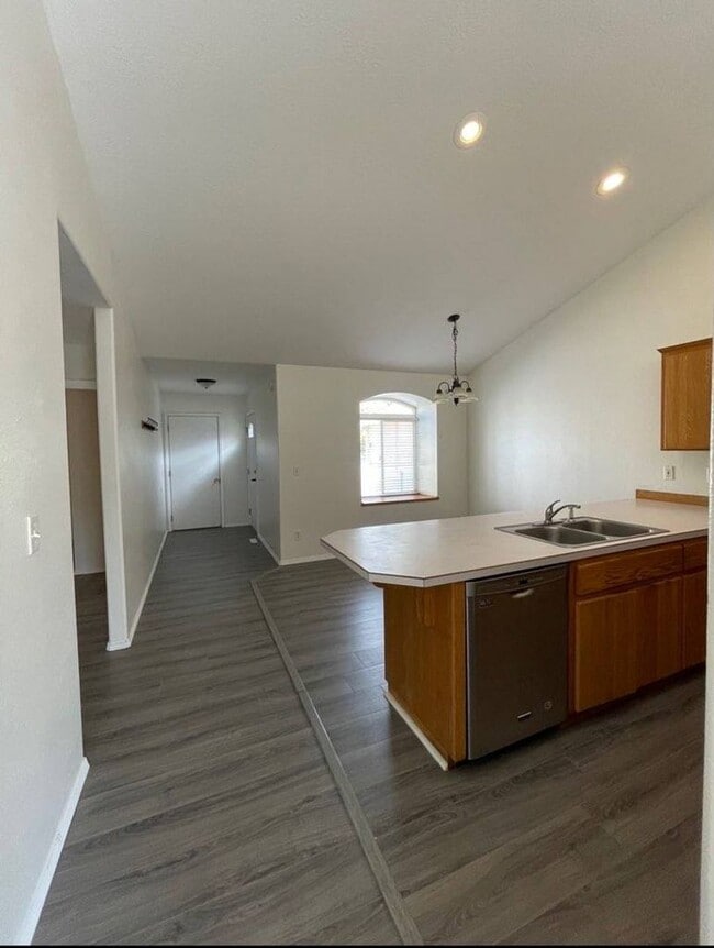 Photo - 627 NW Meadows Dr