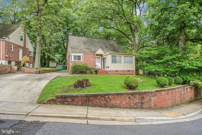 8218 Roanoke Ave