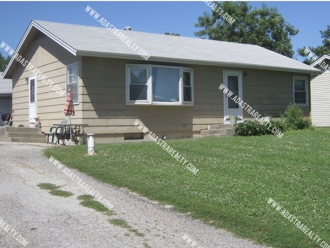 Photo - Adorable 2 Bedroom House in Lawrence-Available in JULY!!