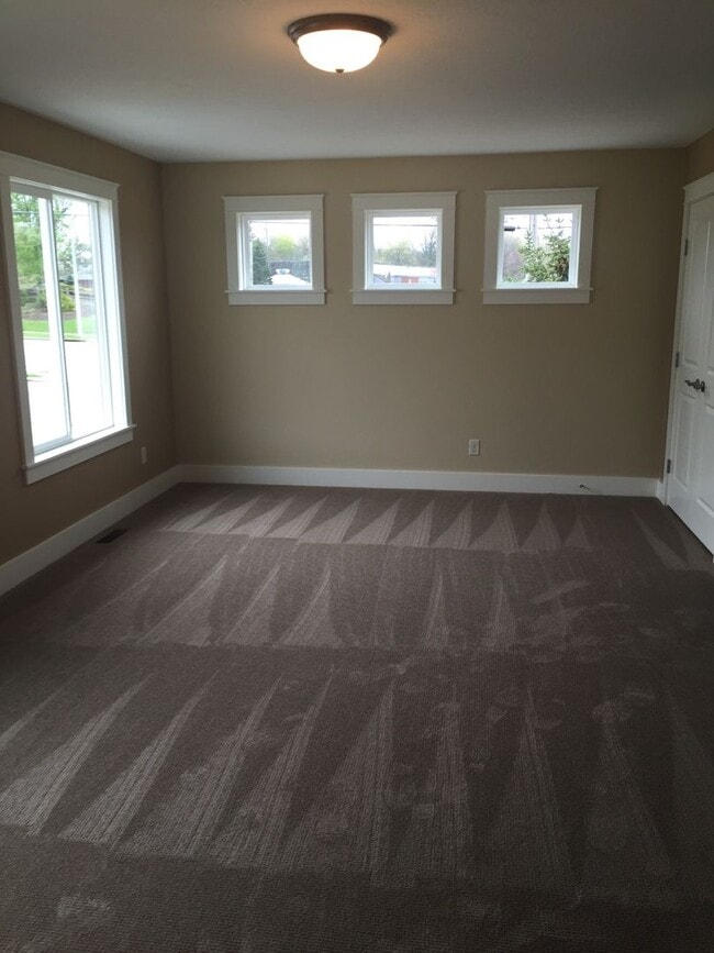 Photo - 3 bedroom 2 1/2 bath house for rent