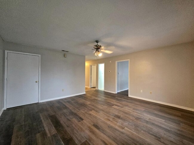 Photo - 501 W College St