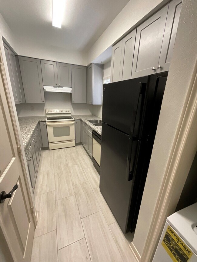 Photo - 3100 Walnut Bend Ln Unidad 113