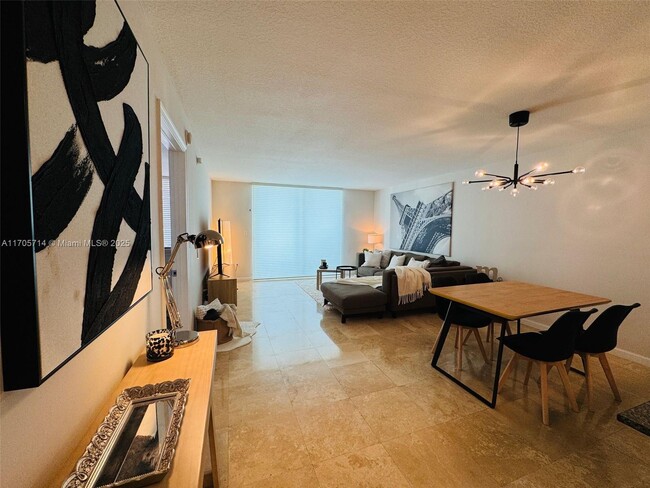 Building Photo - 1200 Brickell Bay Dr Unit 3220 Rental