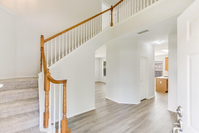 Photo - 670 Cullen Blvd