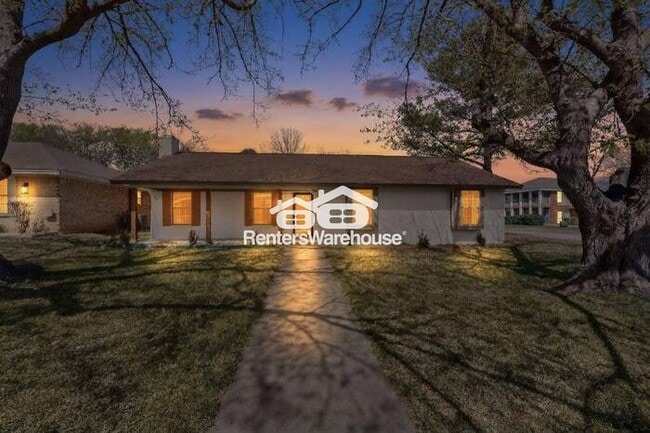 Building Photo - Charming Renovated Home in Watauga Ready For Move-in!!!