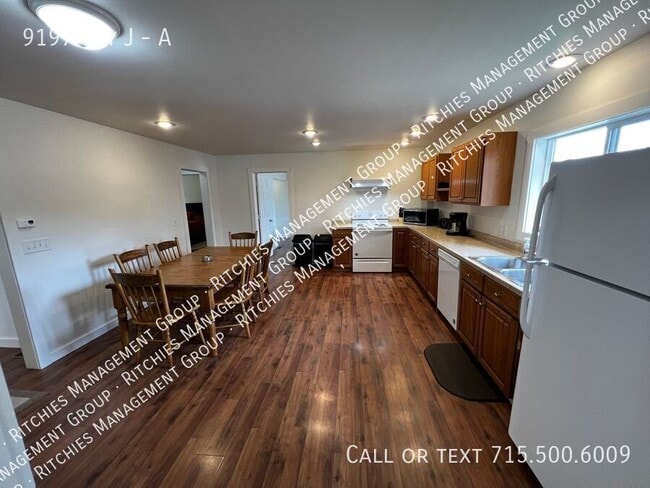 Building Photo - 9197 County J Unit A