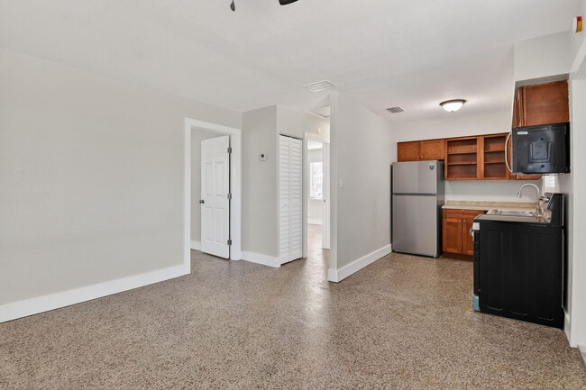 Photo - 58 W 27th St