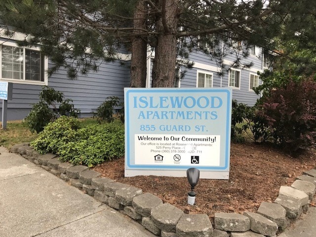 Building Photo - 855 Guard St