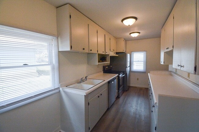 Photo - Bright & updated 2br Uptown home w/garage!