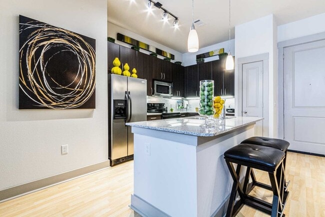 Photo - 2525 S Voss Rd Unidad 308