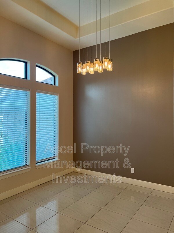 Photo - 711 N Abbott Ave