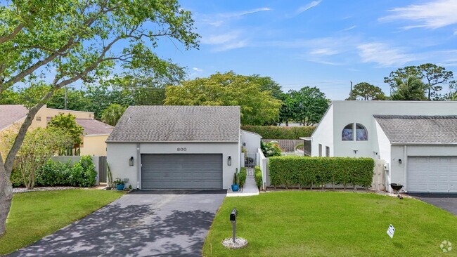 Building Photo - 800 NW 22nd Ct Rental