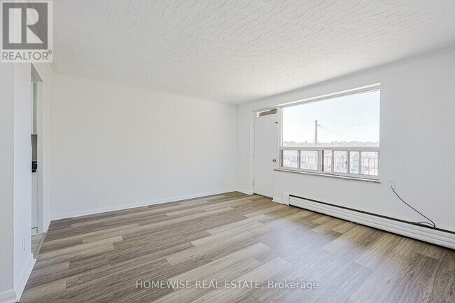 Photo - 2204 Dufferin St Unit 202
