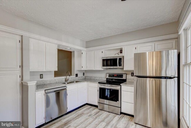 Building Photo - 7014 Chestnut Brook Ct Rental