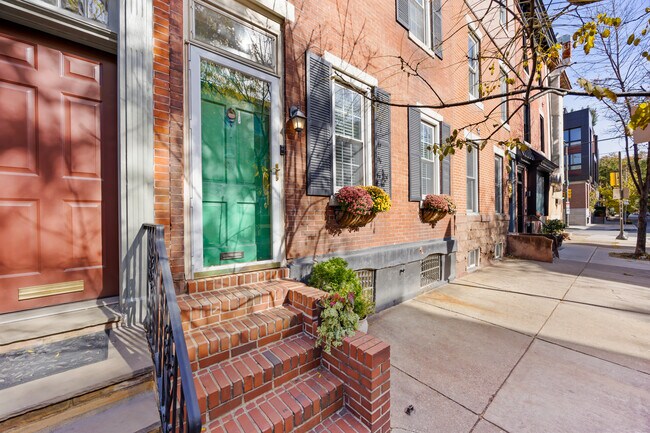 Photo - 2207 Lombard St