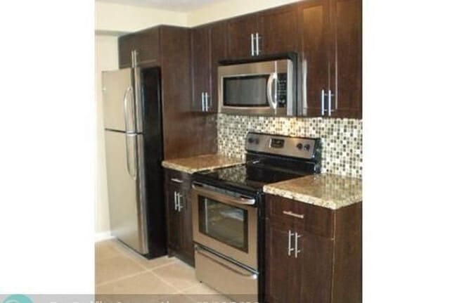 Building Photo - 2705 NW 73rd Ave