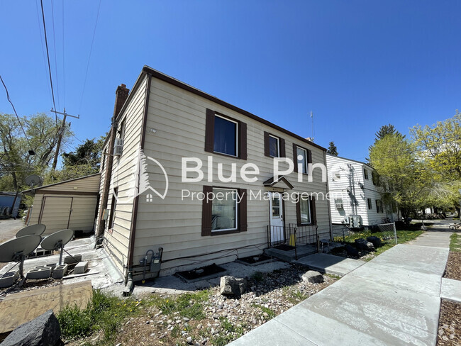 Building Photo - 440 Walnut St Unit 8 Rental