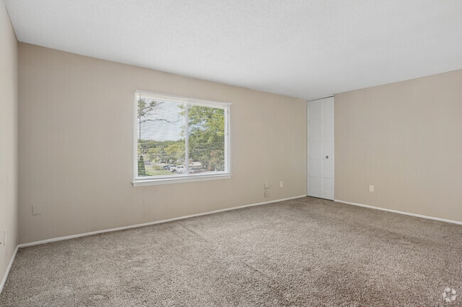 2BR, 2BA - 1,184SF - Living Room - Hartwell Pointe
