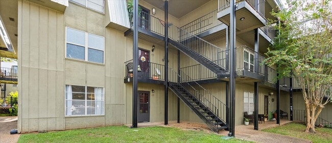 119 Riverbend Dr