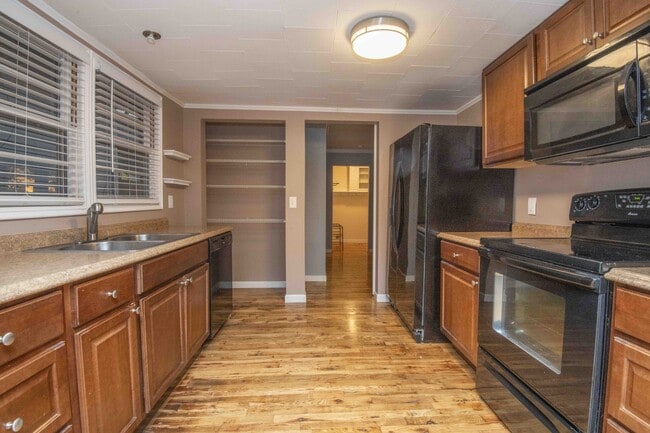 Photo - 207 N C St