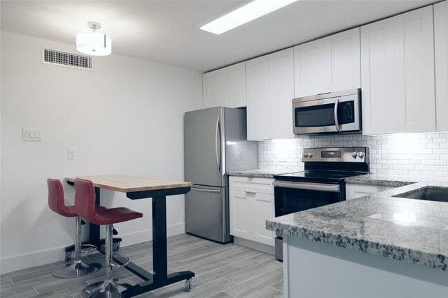 Building Photo - 3517 Audubon Pl Unit 10 Rental