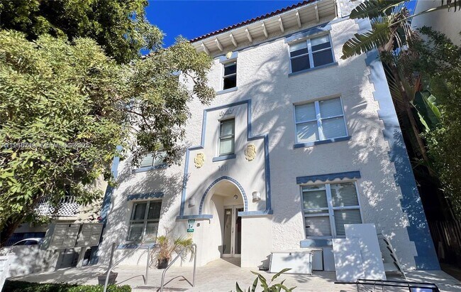 Building Photo - 1611 Meridian Ave Unit 104