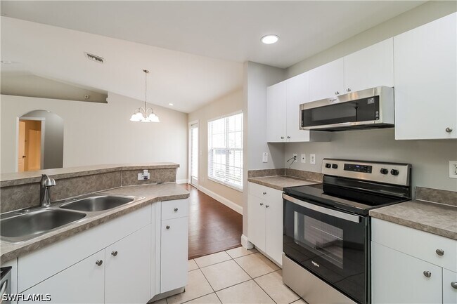 Photo - 2914 46th St SW