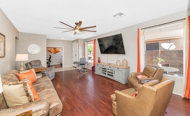 Photo - 303 N Kimberlee Way