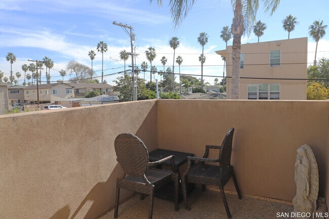 Photo - 1035 Hornblend St