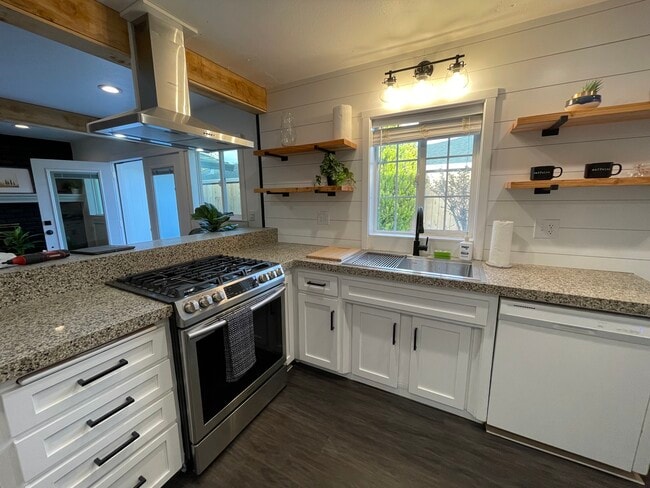 Photo - 1258 Mistletoe Ln
