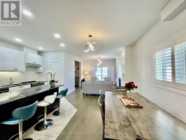 Photo - 33 Olympic Gate