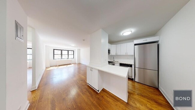 Building Photo - 145 E 16th St Unit 16A