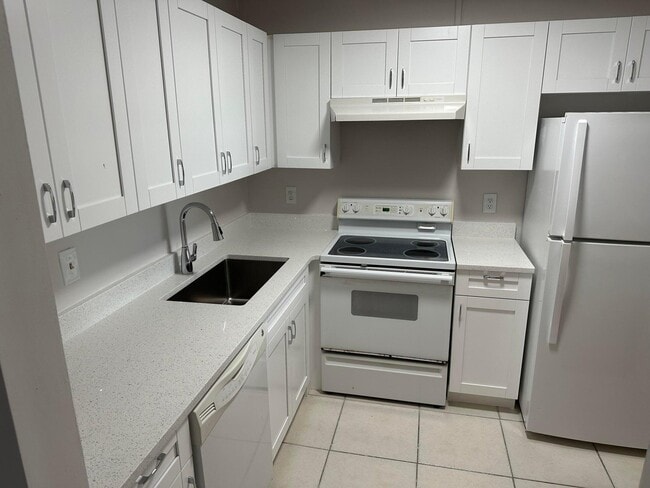 Photo - 9355 SW 8th St Unidad 421