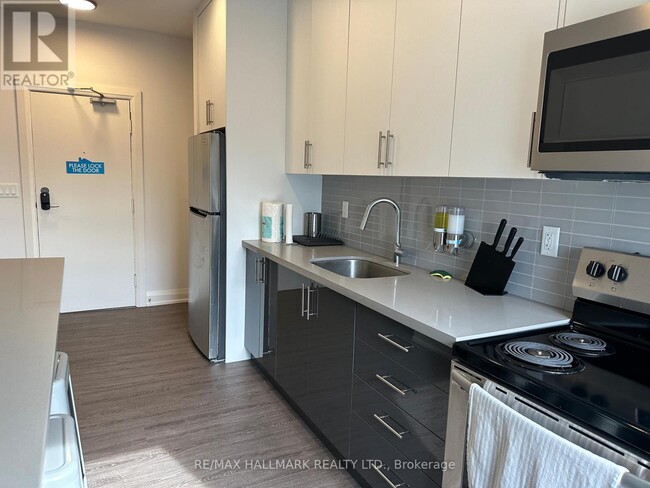 Photo - 595 St Clair Ave W Unit 16