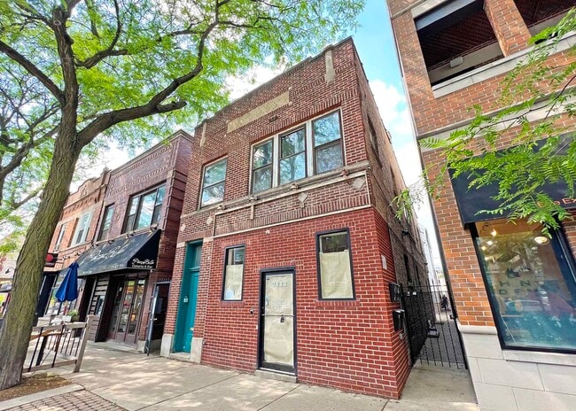 Building Photo - 2112 W Roscoe St Unit 2F