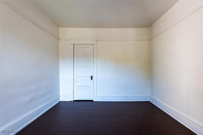 Building Photo - 3300 W 98th St