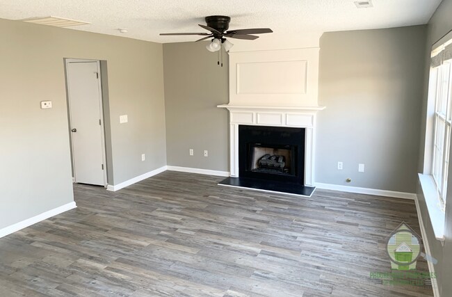 Photo - 516 Glenlea Ln