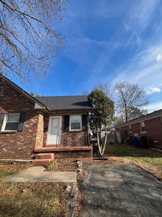 Building Photo - 1503 Roanoke Rd Unit B