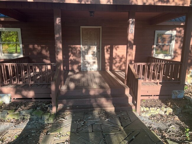 Building Photo - 160 S Lake Dr Rental
