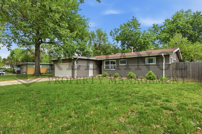 Photo - 730 N Chipper Ln