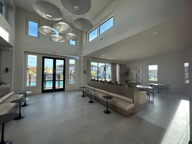 2121 W Sonoran Desert Dr