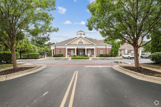 Building Photo - The Pointe At New Town Rental