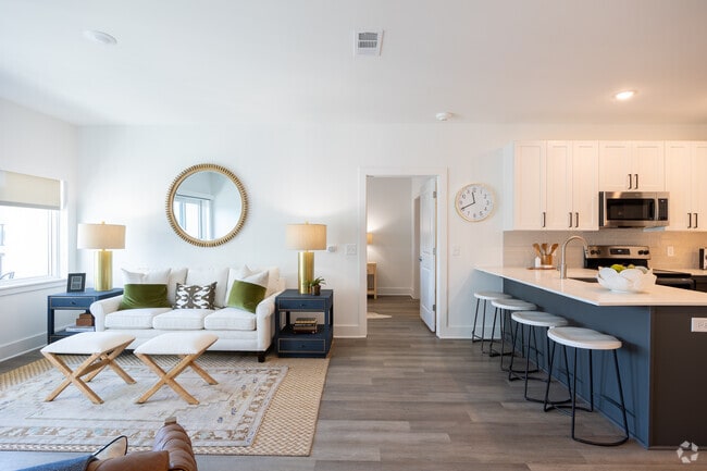 2B, 2 BA - 1004SF