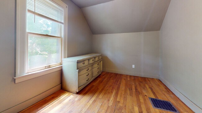 11442 Jackson Ave Unit 11442 Jackson upper