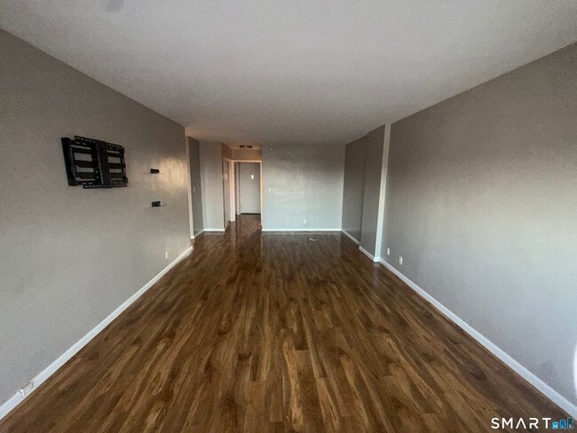 Photo - 71 Strawberry Hill Ave Unidad 1107