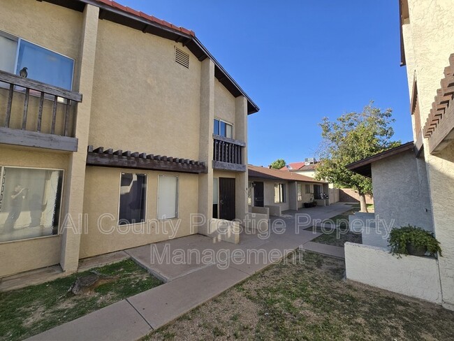 Photo - 2434 E Waltann Ln