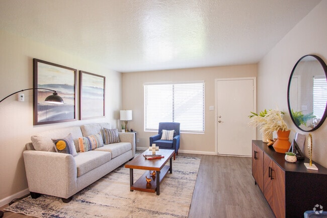 1BD, 1BA - 600SF - Living Room