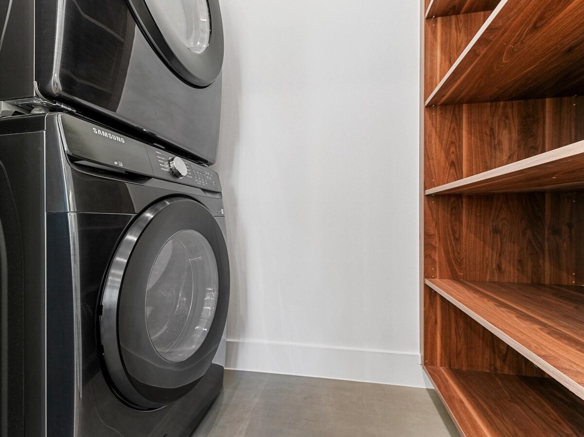 Photo - 8322 Williamsdell St