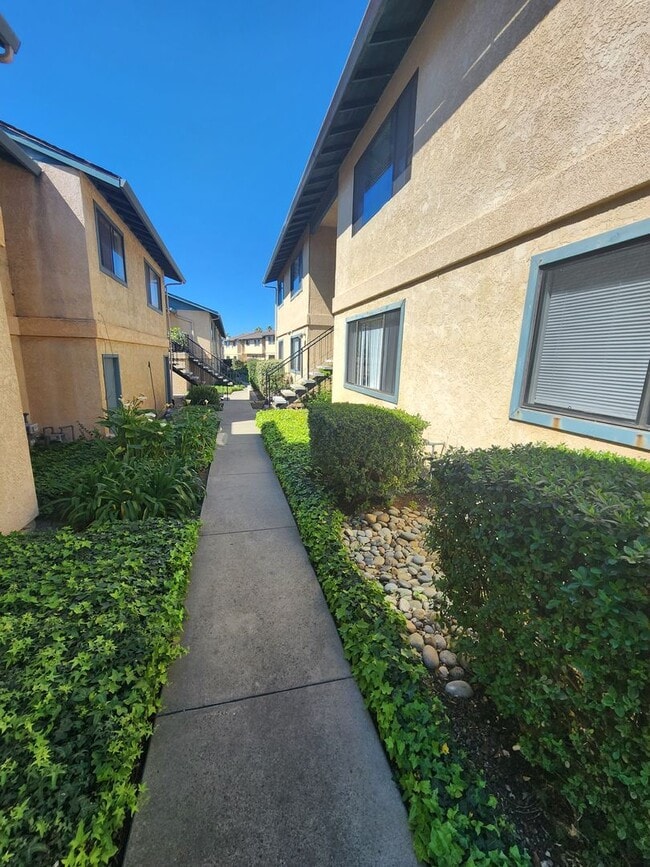 Building Photo - 2 Bed, 1 Bath Single Level Grover Beach Condo- Small Pets Considered