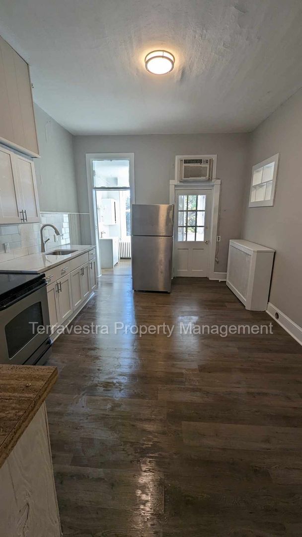 Building Photo - 506 N High St Unit C - Residential